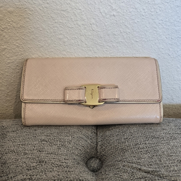 Salvatore Ferragamo Vara Bow Continental Long Wallet - Picture 2 of 15